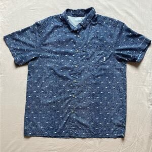 Columbia Men’s Blue Short Sleeve Polo with Subtle White Fish Pattern Size Large